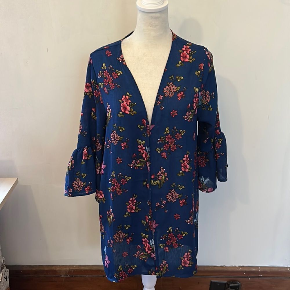 Gypsiess and Moondust  blue floral bell sleeve open top Size M
